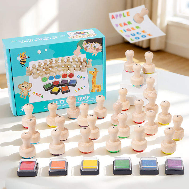 Wooden Letter Sign - 26個の木製アルファベットスタンプ 子供向けギフト 単語スペル 大文字学習玩具 知育玩具 木製文字スタンプセット
