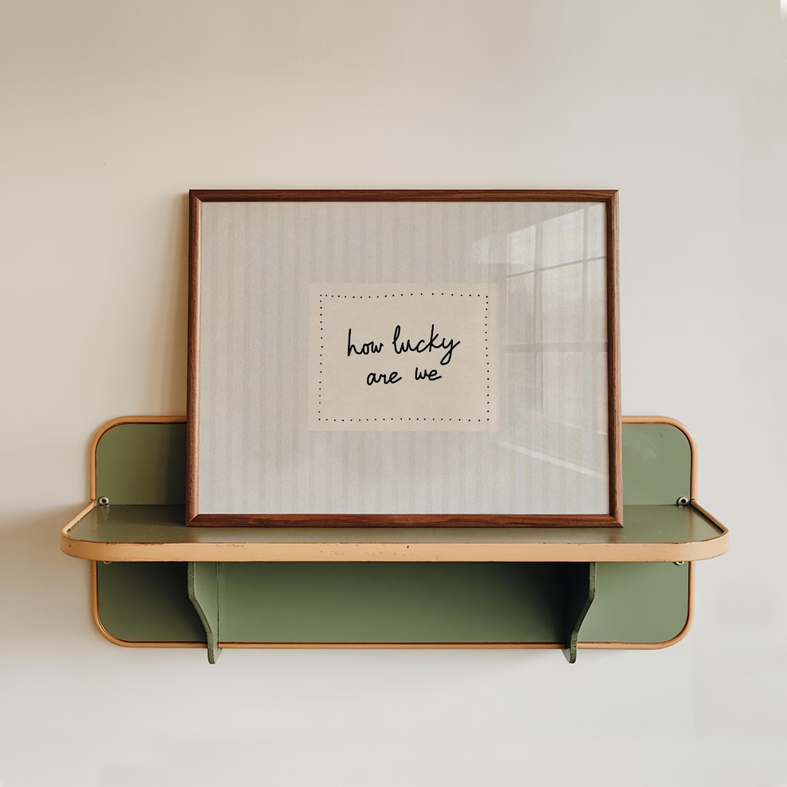 モダン、ミニマリスト「私たちが幸運であるとはどれほど幸運か」 - Home Decor Nz のレビューと価格